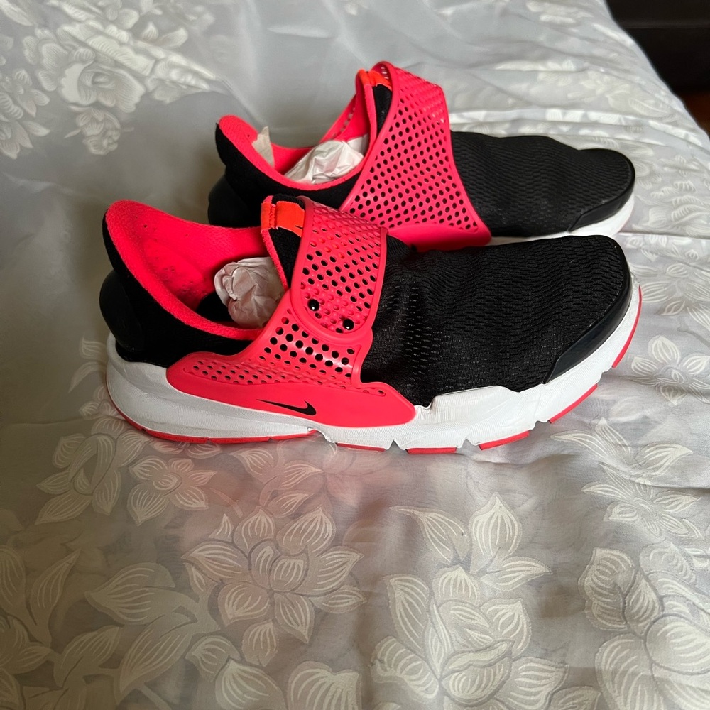 Nike Black and Pink Slip-On Athletic Sneakers